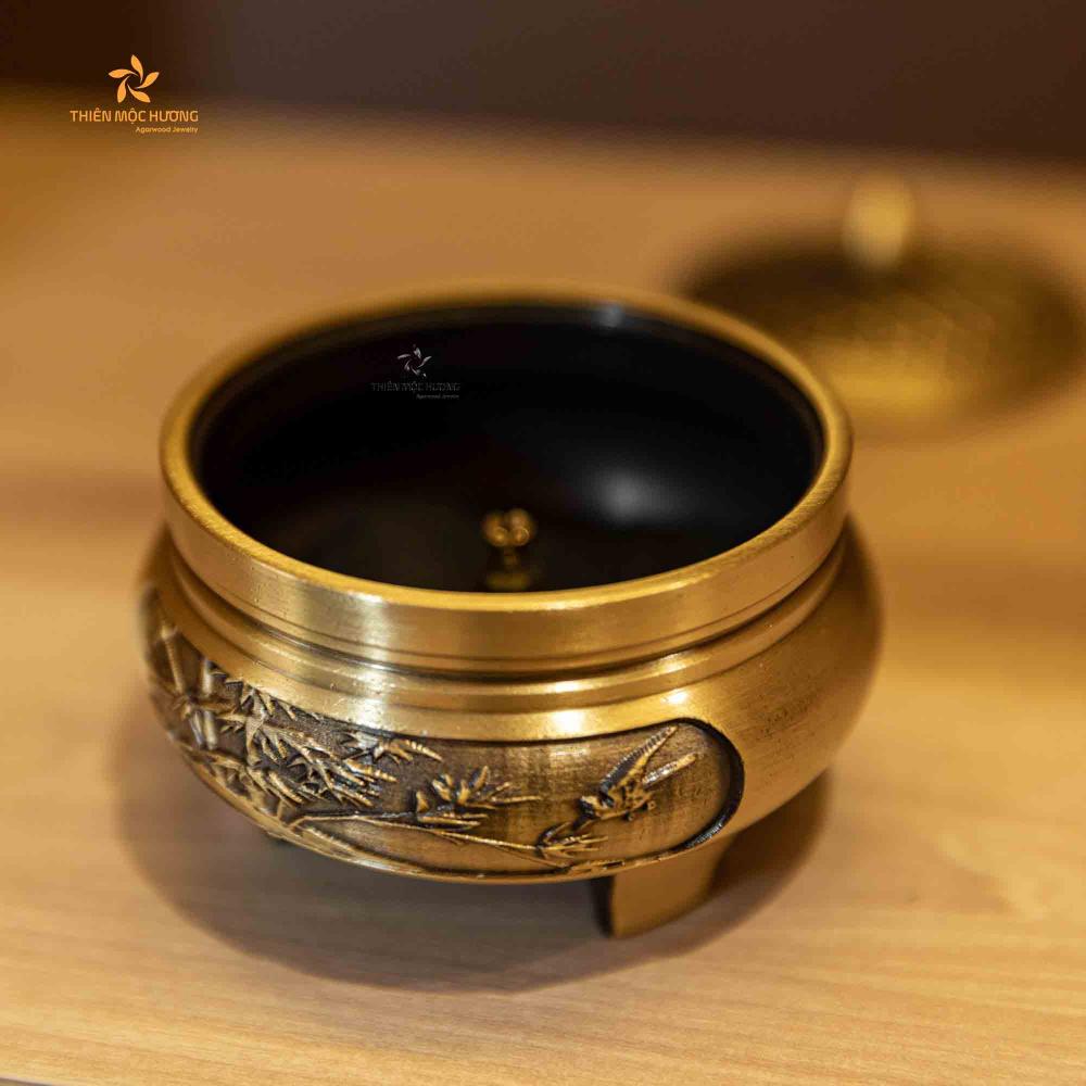 Lư Đồng Đốt Trầm Hương 3 Chân – Họa Tiết Phong Cảnh