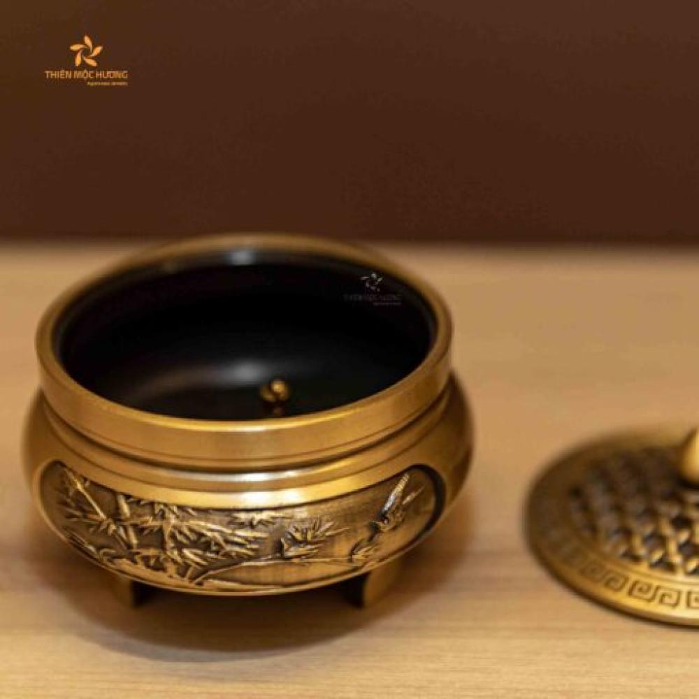 Lư Đồng Đốt Trầm Hương 3 Chân – Họa Tiết Phong Cảnh